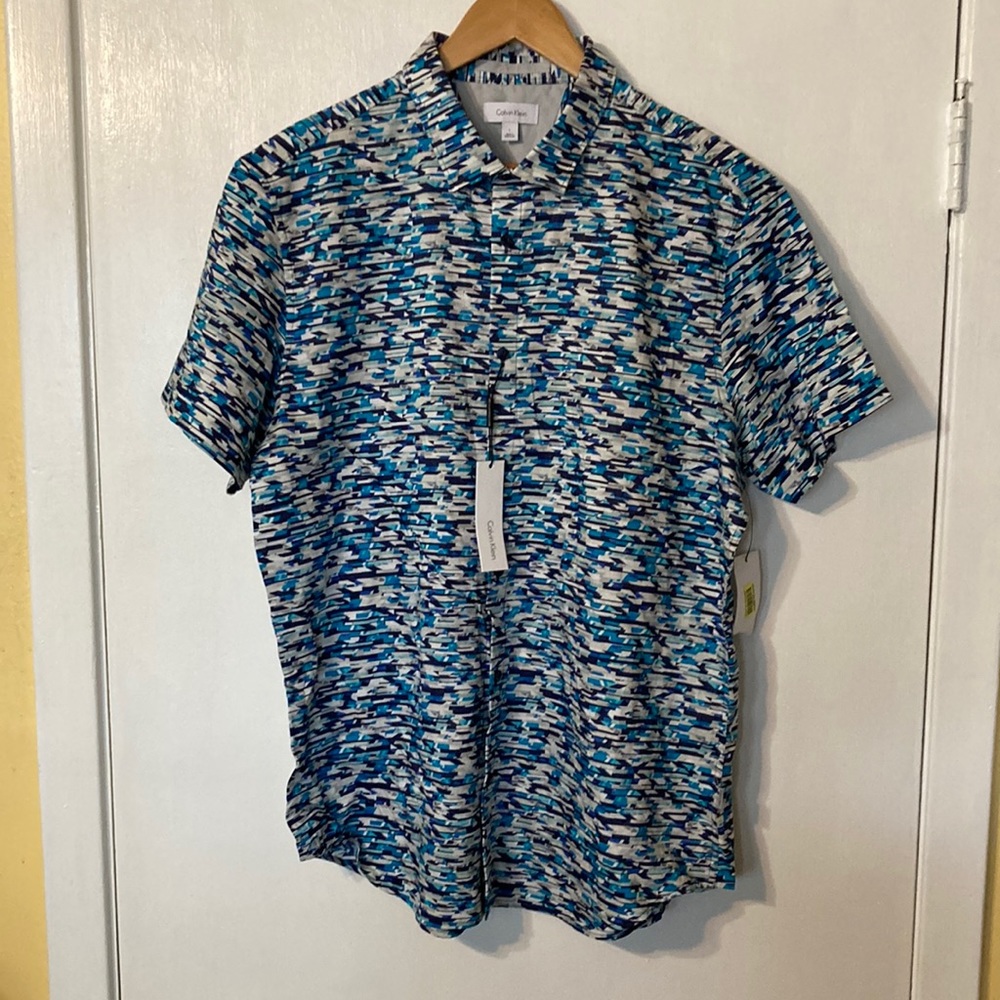 Calvin Klein Men’s Blue Hue Graphic Print Short Sleeve Button Down Shirt